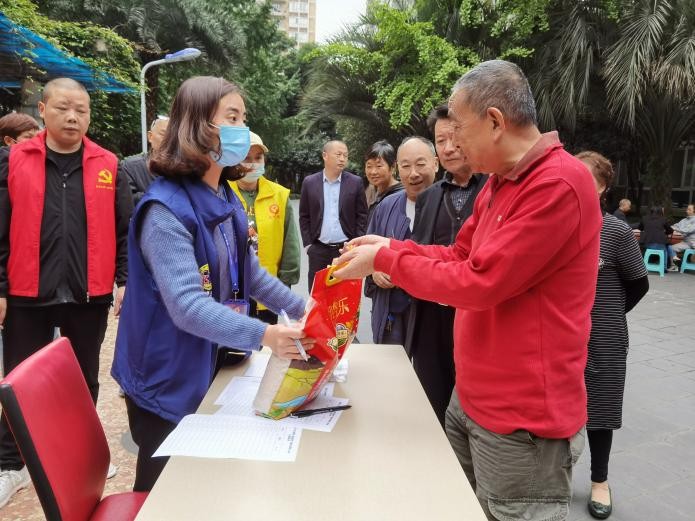 社区欢庆重阳节传递浓浓敬老情,社区敬老爱老情暖重阳主题活动