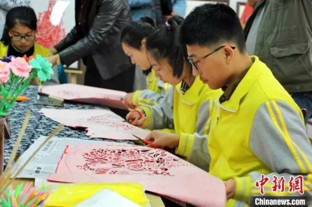 拾事——不负芳华,无愧岁月。春蚕蜡炬,桃李三千