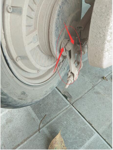 鼓刹盘生锈是怎么回事,刹车凸轮轴锈蚀怎么拆