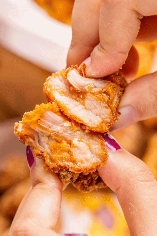 古城这家店很小,但鸡炸得好