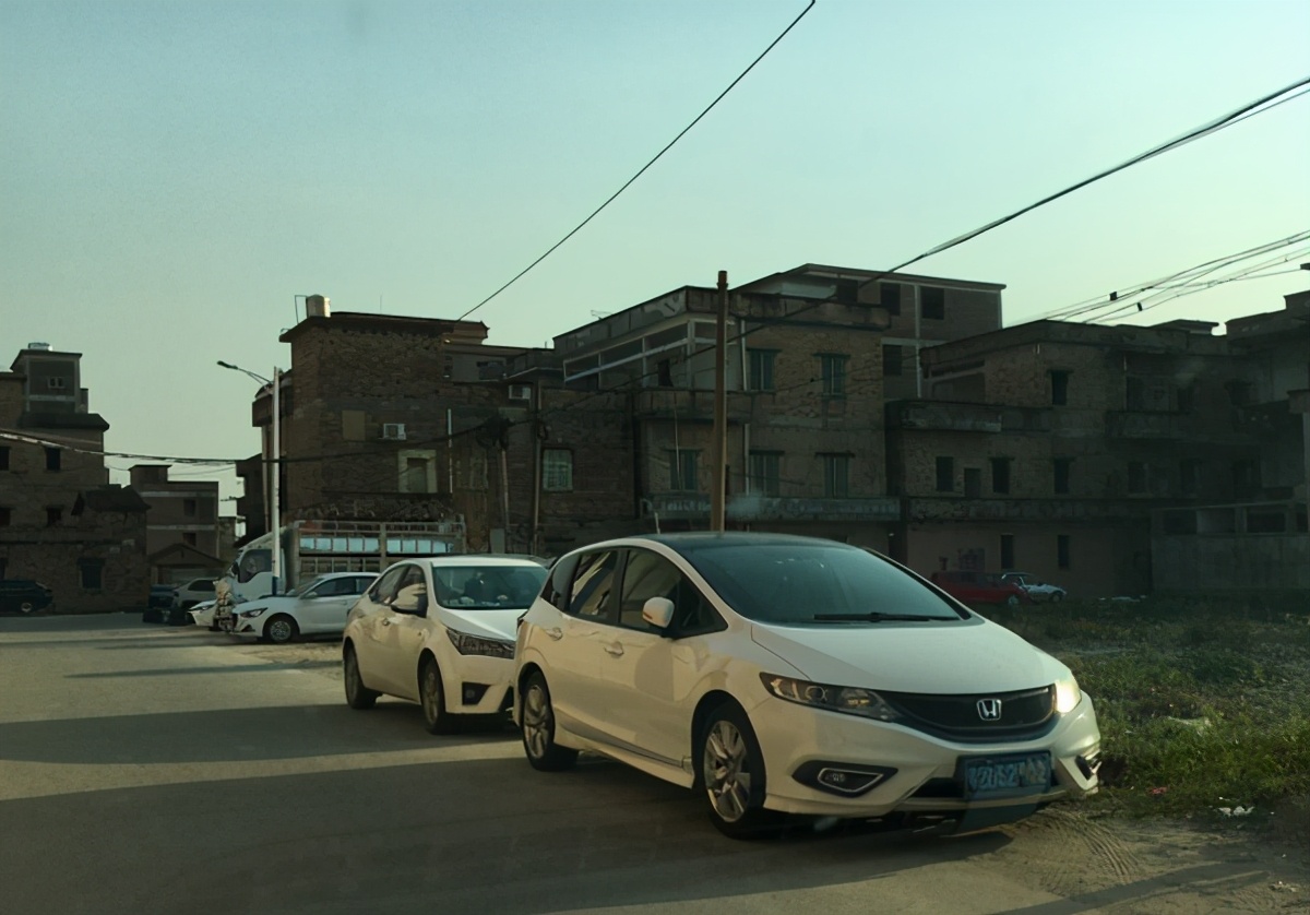 过年回老家开什么车原声,过年开豪车回农村第一视角