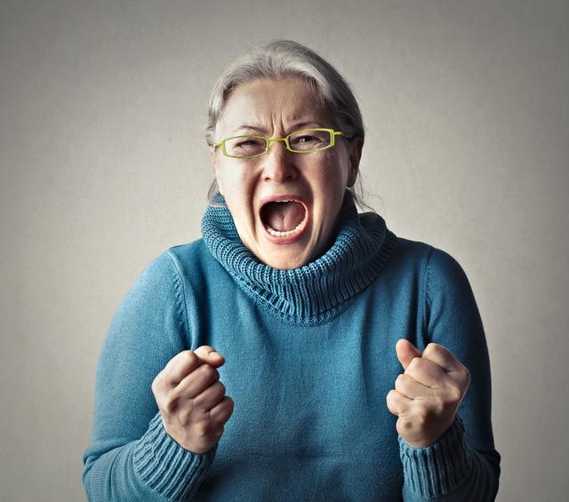 26岁名牌大学毕业,婚后伺候婆婆2年,大年初一老公一巴掌抡醒我