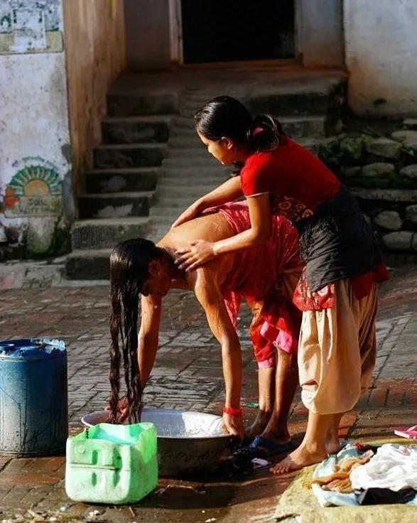 坐月子洗澡洗头会发烧吗,坐月子洗头洗澡会落下月子病吗