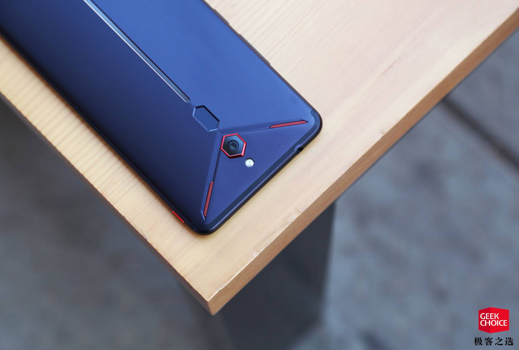 红魔mars评测发热,红魔mars和黑鲨的散热功能