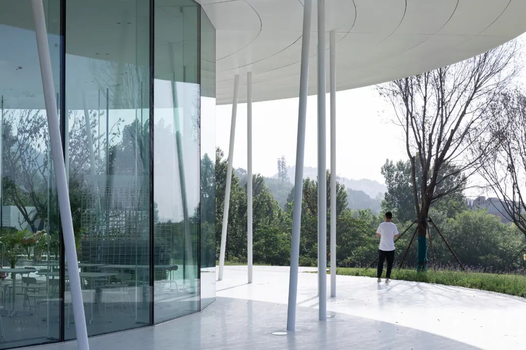 消隐在自然山水之中的四季花房丨青岛万科·四季草堂