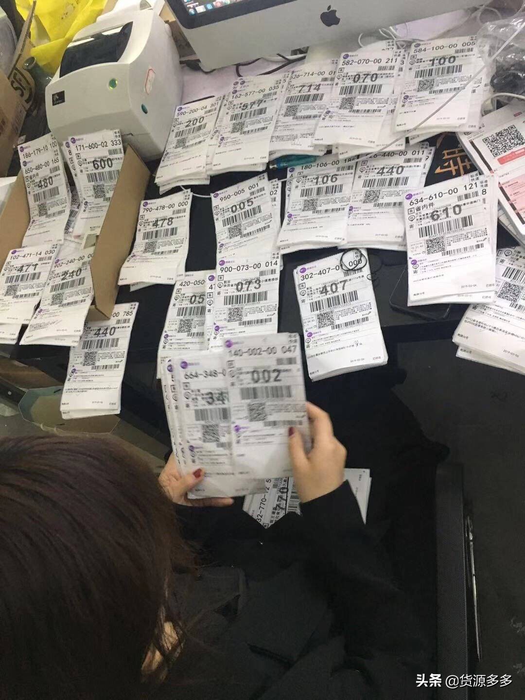 微商卖产品怎么赚钱,微商卖服装如何做高利润