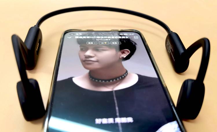 轻盈如风歌声如酒,海量无损绕梁不绝