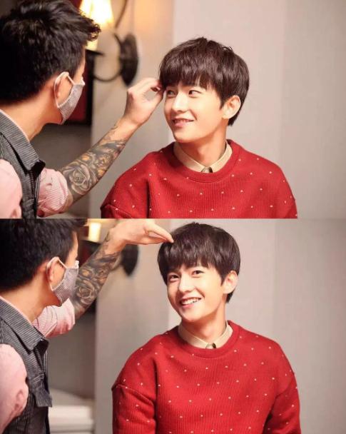 杨洋的胸肌有多重要,杨洋腹肌和胸肌