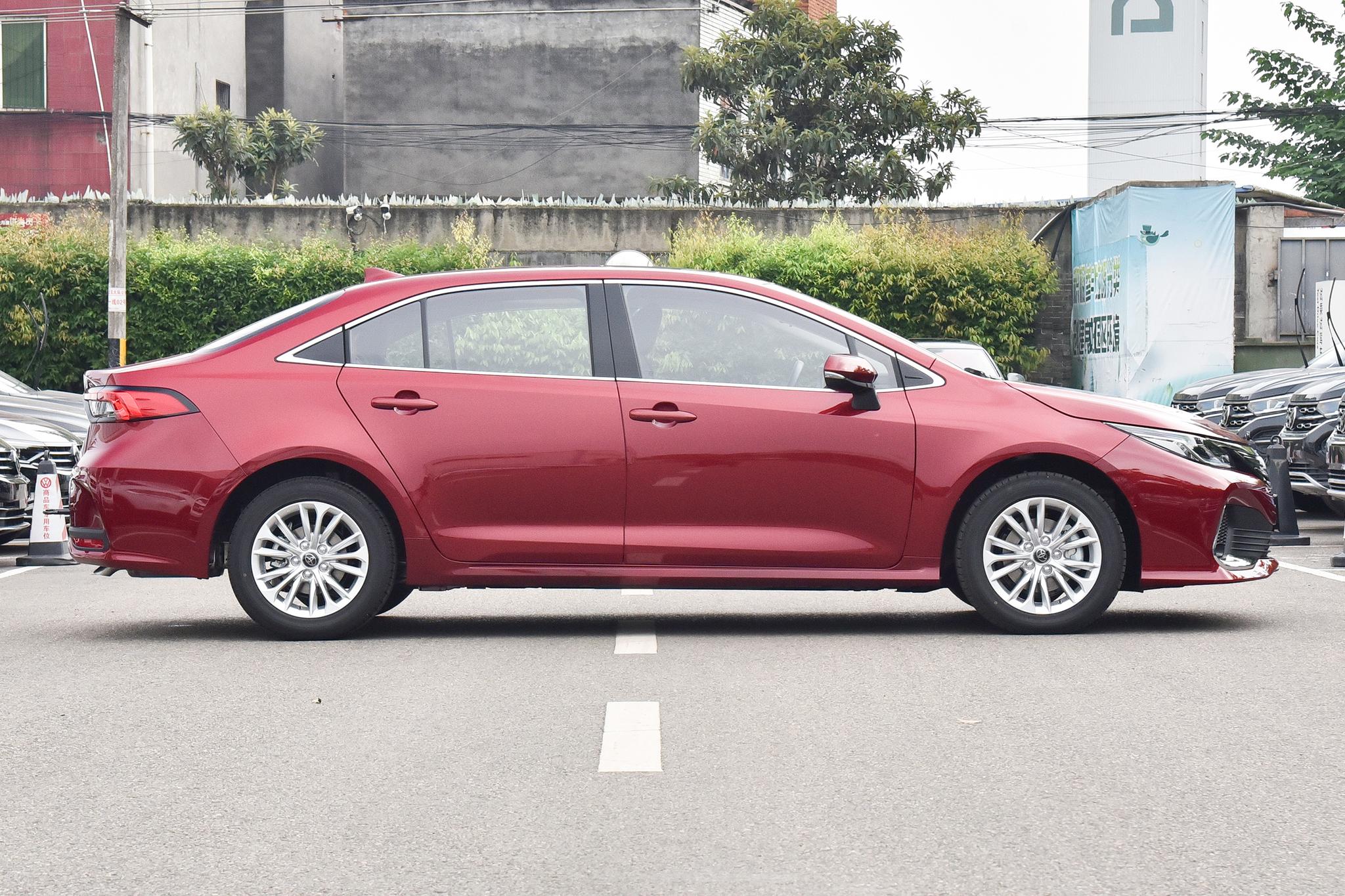 亚洲狮2.0和速腾1.4t哪个可靠,大众速腾和丰田亚洲狮哪个值得买