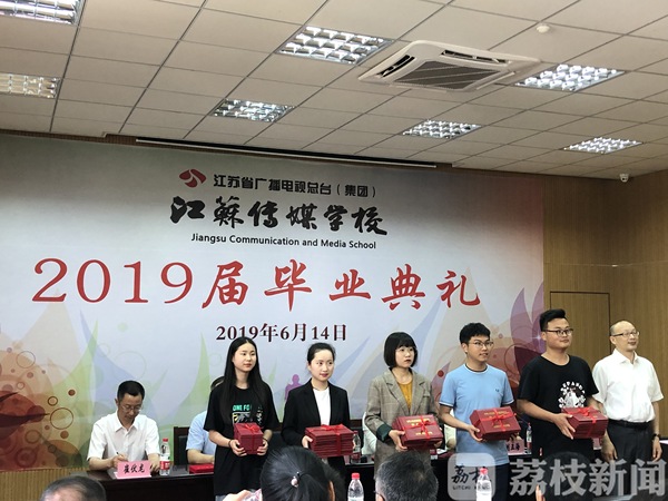 厉害了我的学校,这所学校厉害了