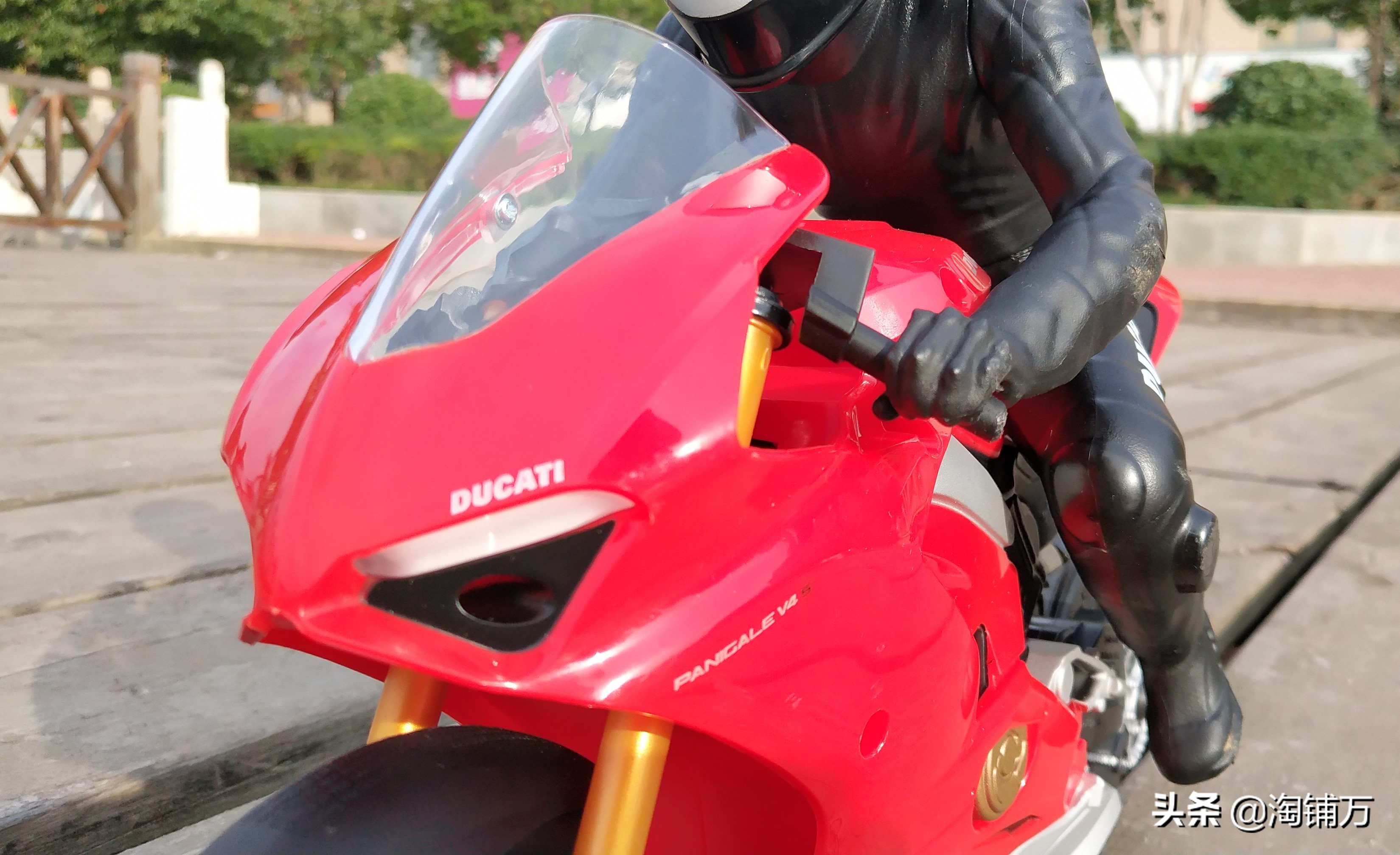 赛科龙巡航摩托车 (杜卡迪智能遥控摩托)