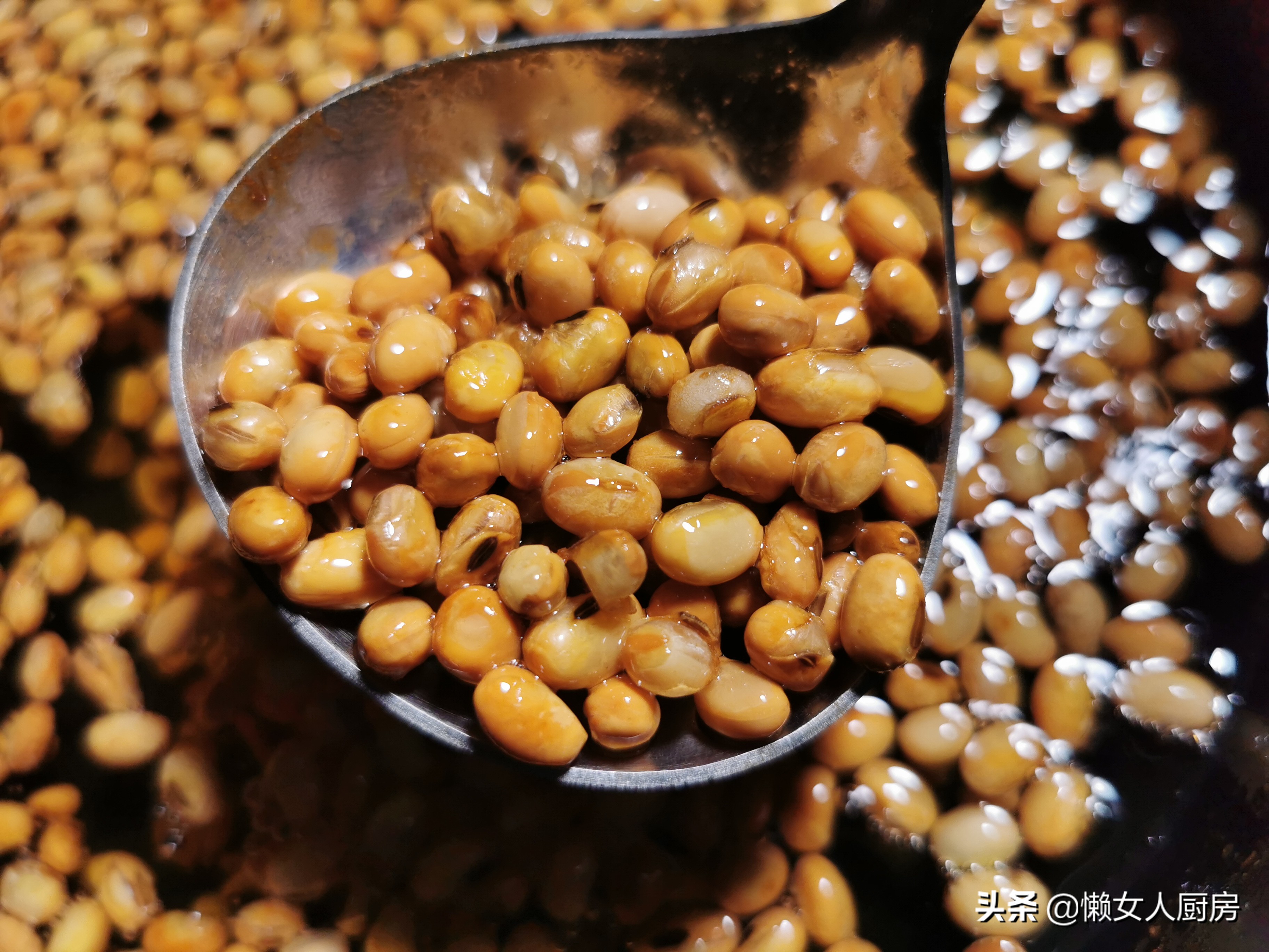 大厨教你自制酥黄豆,干黄豆炸酥黄豆的正确方法