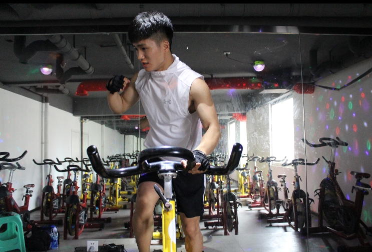 动感单车膝盖疼怎么回事,动感单车膝盖刺痛