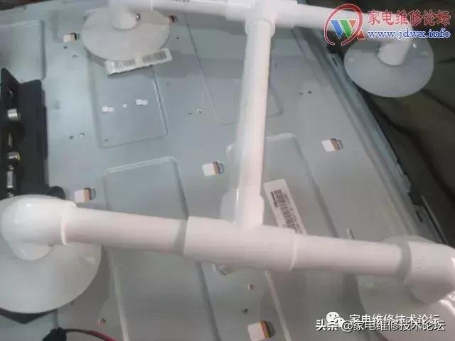 分享42寸海信液晶电视换背光灯条,海信曲屏电视49寸怎样换背光灯条