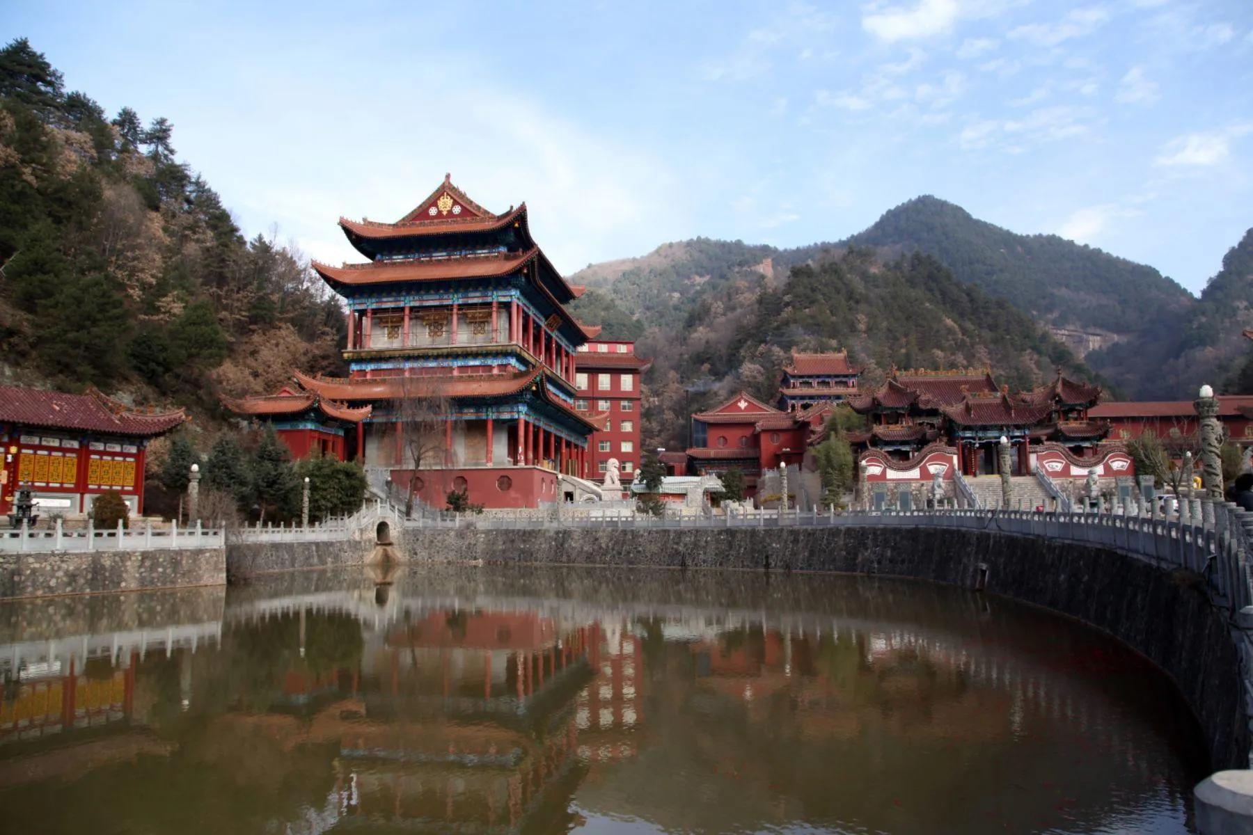 实拍甘肃天水最有名的寺庙净土寺,游客甘肃天水净土寺曼殊寺