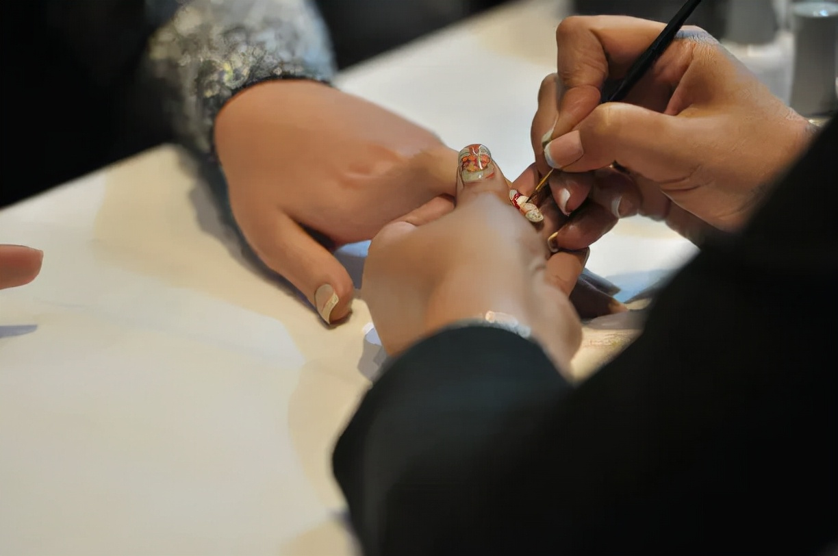 恒睿商业小课堂:开美甲店如何选址?