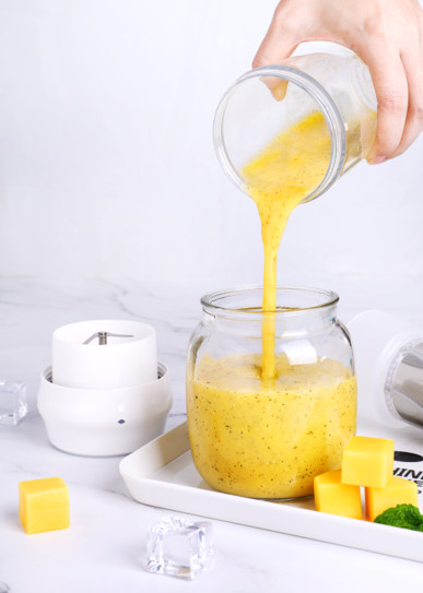 堪称行走的果汁工厂！不用插电！快速出汁，碾压传统榨汁机！