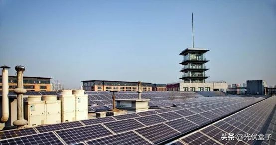这些大学装了太阳能电池板发电,好看又环保,还能赚钱