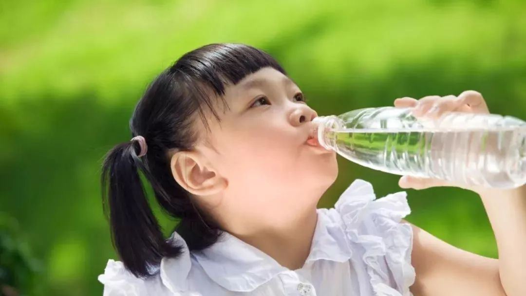冬天宝宝喝水小妙招,夏天能让孩子多喝水的方法