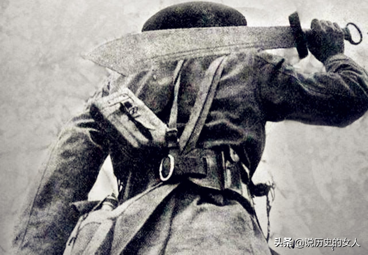 *世友许**为何享有这两个特权？一是在军中可以喝酒，二是死后不火葬