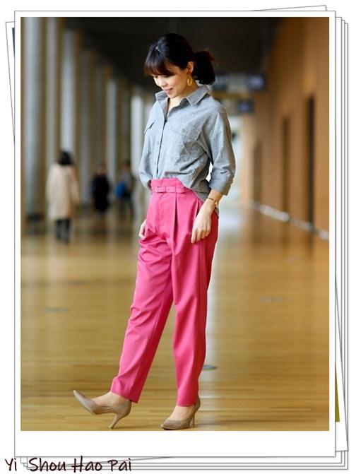 粉红色裤子搭配什么颜色上衣好看,粉红色裤子配什么上衣好看
