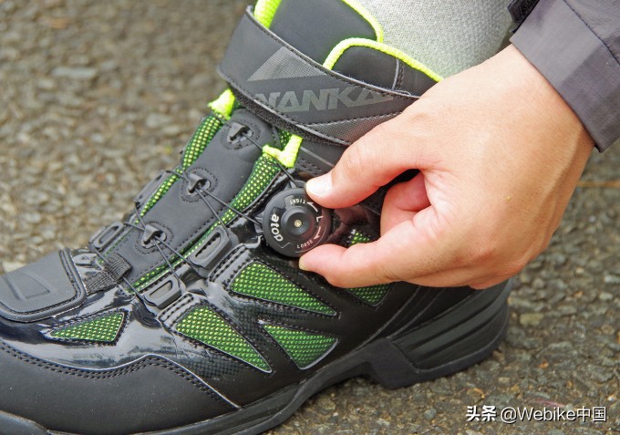 下雨天摩托车必备装备,骑摩托车下雨天必备神器