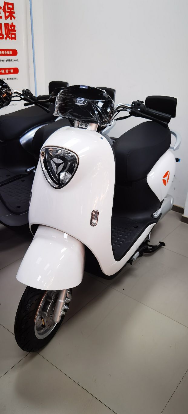 雅迪冠能m6-90续航里程,雅迪冠能m6-100续航