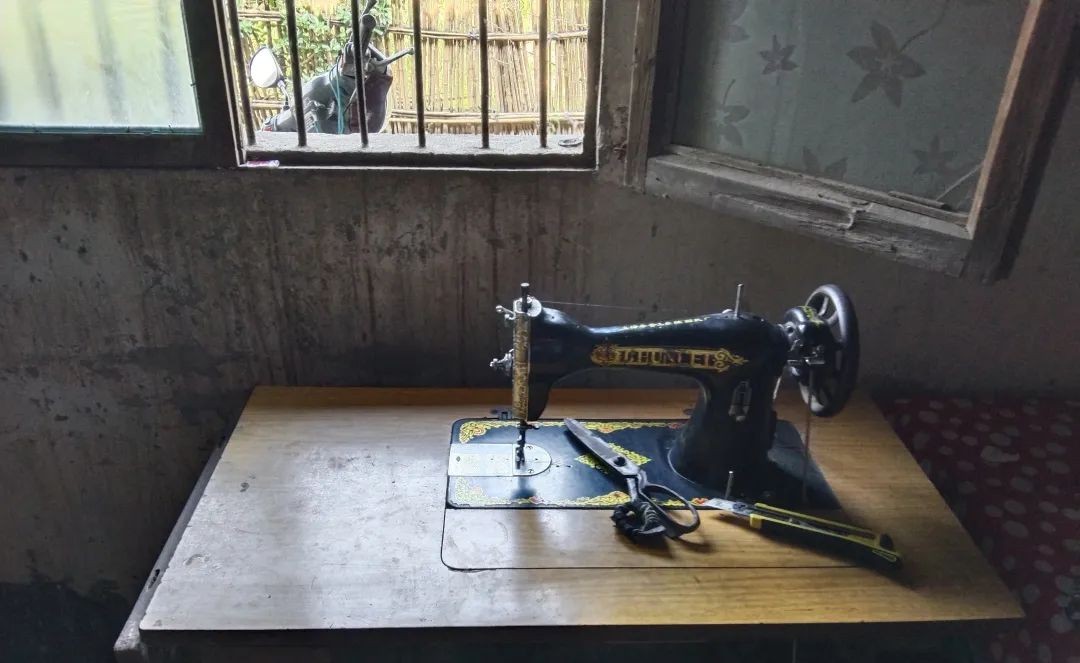 守望孤独的句子,守望大山里的老人