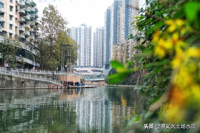 在冬天里看遵义湘江河上的秋色