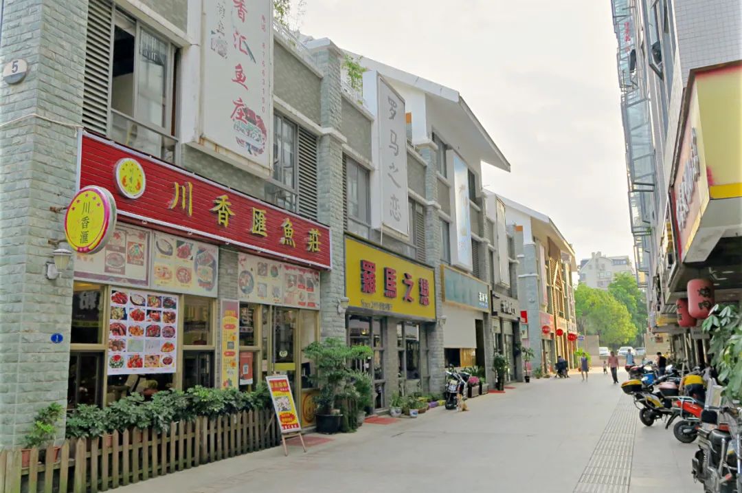 学生时代勾你馋虫的街边店，你和它上一次见面隔了几年？