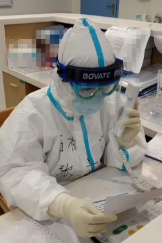 武汉直击丨“看不清你的脸,但我记得你精心照顾我的样子”