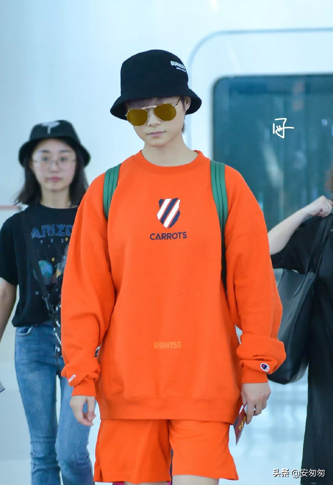 下半年第一周明星们都穿哪些转运装，一起看明星机场秀吧