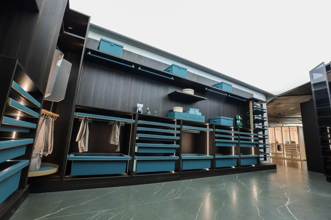 鎮嶉珮闆嗗洟鑲′唤鏈夐檺鍏徃鍥剧墖,鎮嶉珮浜旈噾瀹樼綉