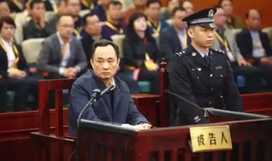 为妻子、弟弟、老板“提篮子”，中央纪委点名披露细节