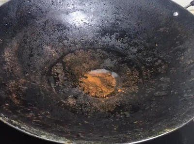 铁锅做饭为什么容易粘锅,铁锅做饭发黑还生锈