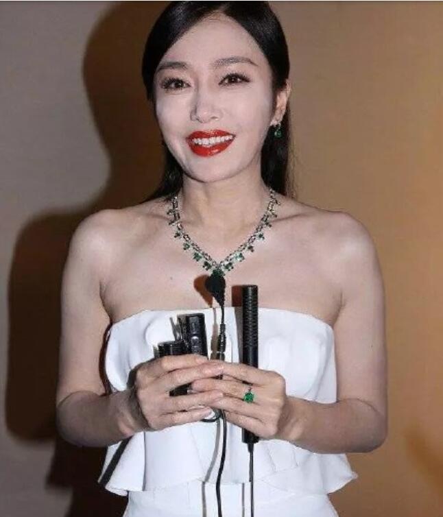 秦岚真的是白到发光,秦岚工作室近况