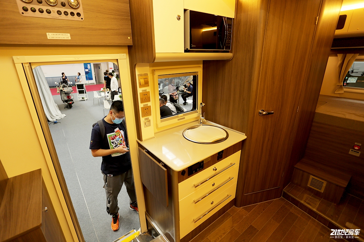 最新上市中天领航者c型房车,中天房车领航者c型二手价格