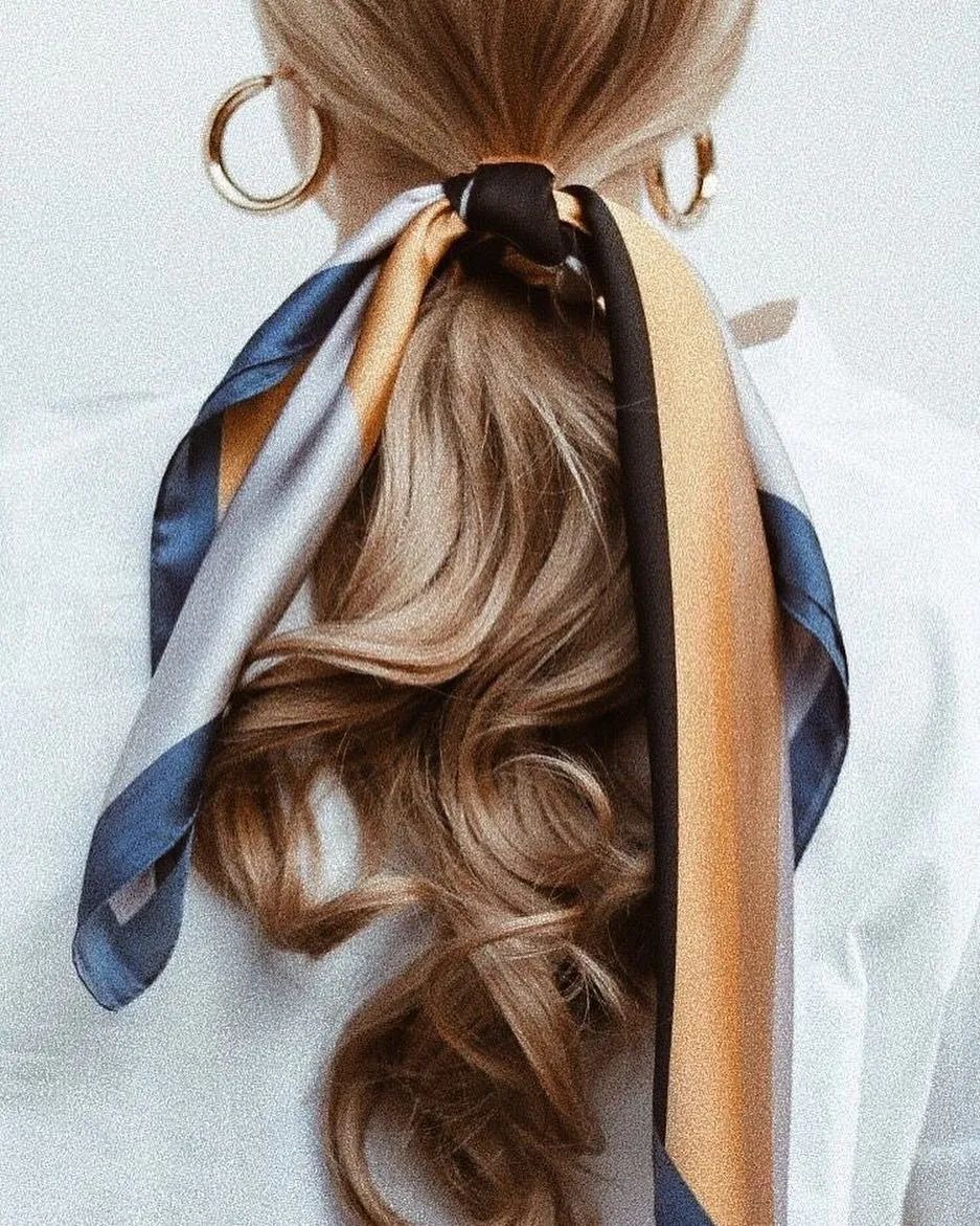 丝巾的5种时髦系法学起来,春季丝巾系法大全搭配大衣