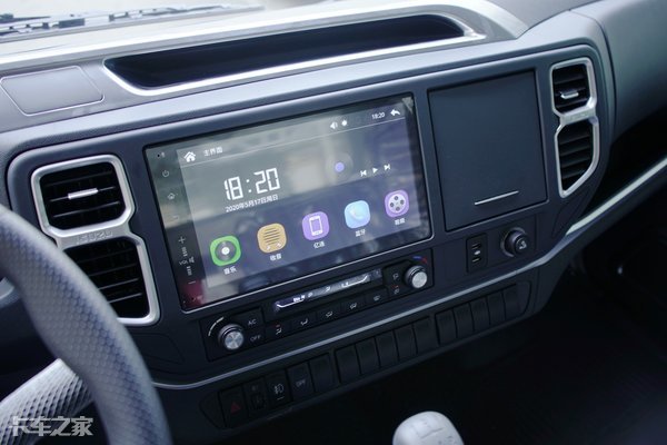 庆铃五十铃600p内饰,轻卡庆铃m600和m100区别买哪个好