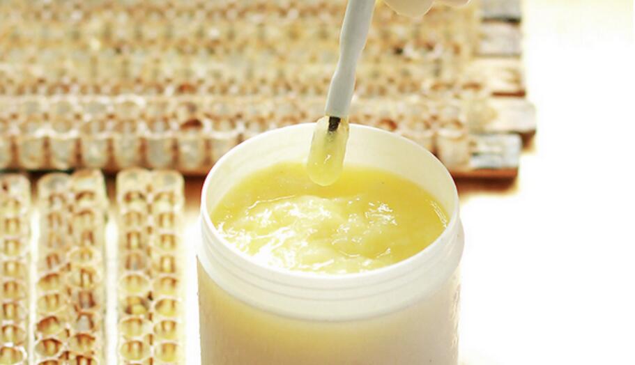 蜂胶蜂王浆蜂花粉哪个好,蜂王浆的营养物质对人身体的好处