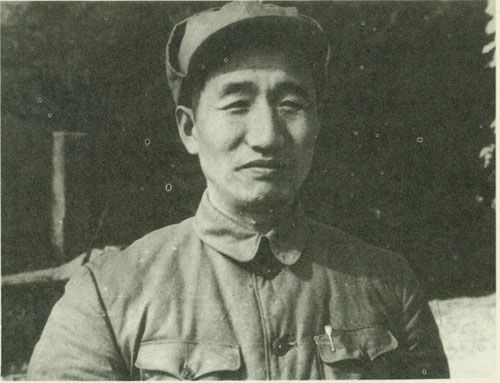 “布衣元帅”*向前徐**，年轻时曾加入国民*党**，有一件事令他抱憾终身