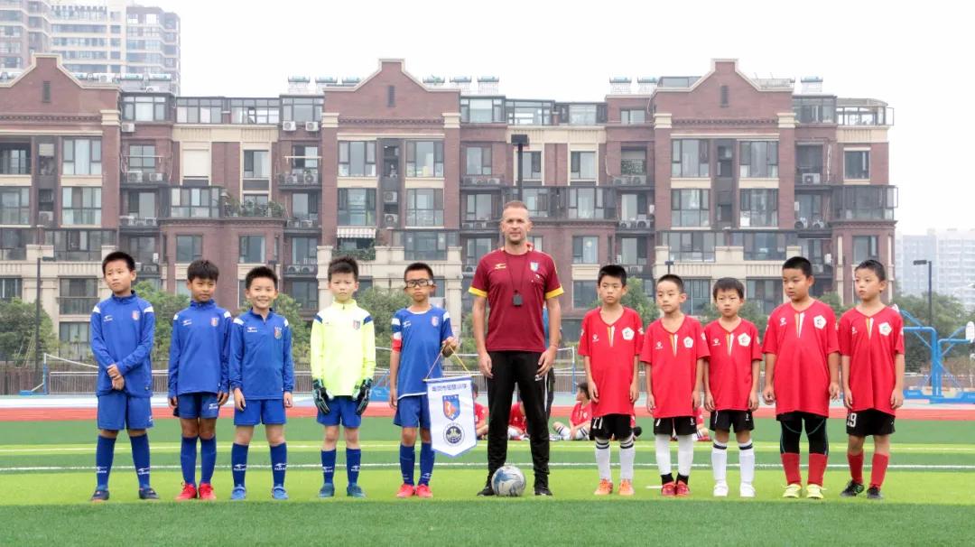 金陵小学和南师附小哪个好一些,金陵小学仙林湖校区一学期学费