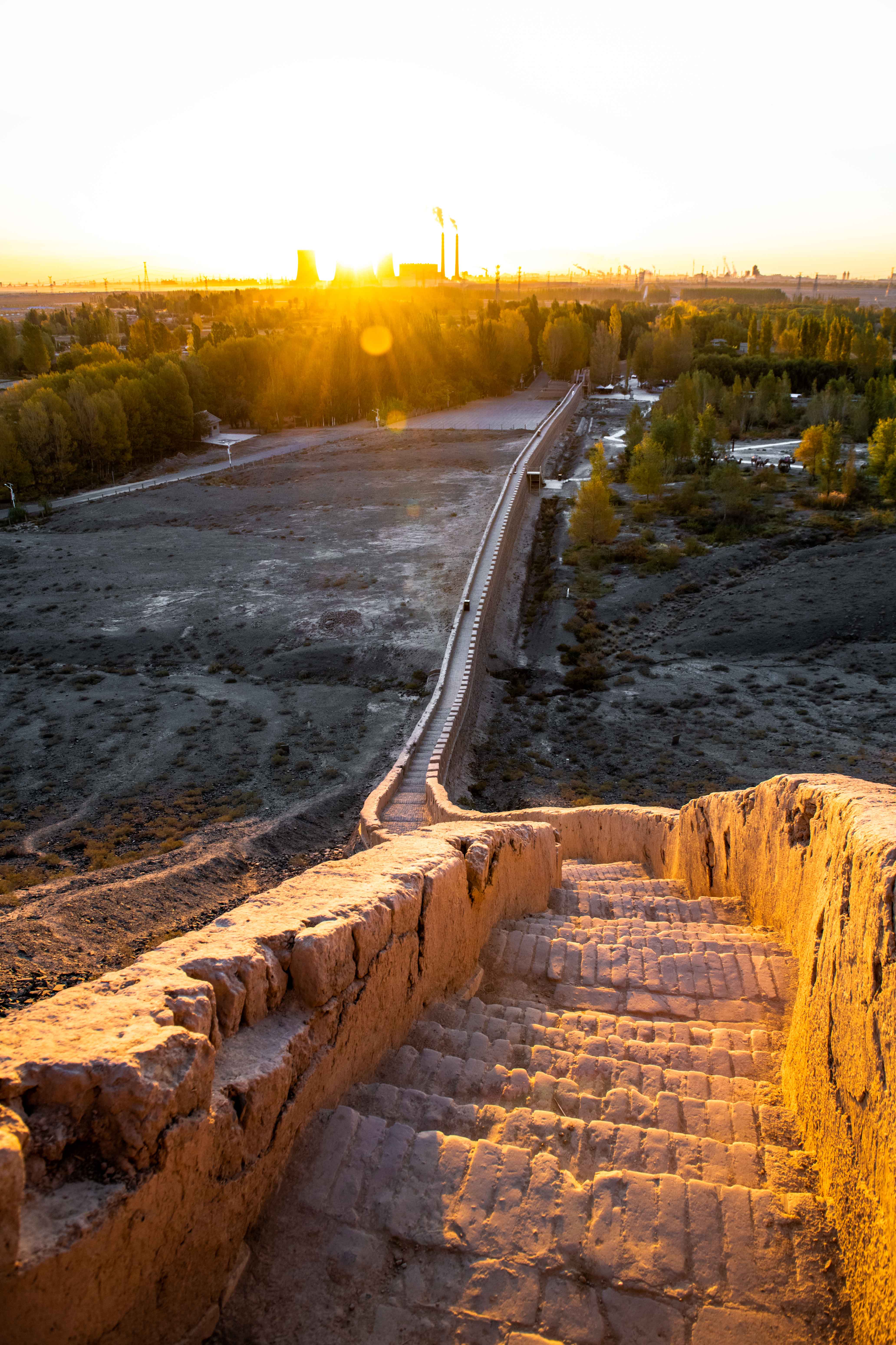 中国最难爬的悬崖,攀登最难爬的长城图