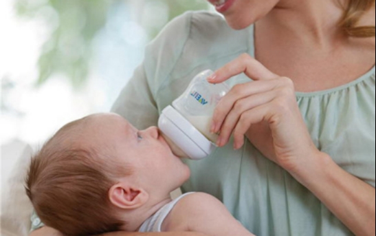 6个月宝宝一个月喝几罐奶粉,6个月宝宝喝什么牌子的奶粉