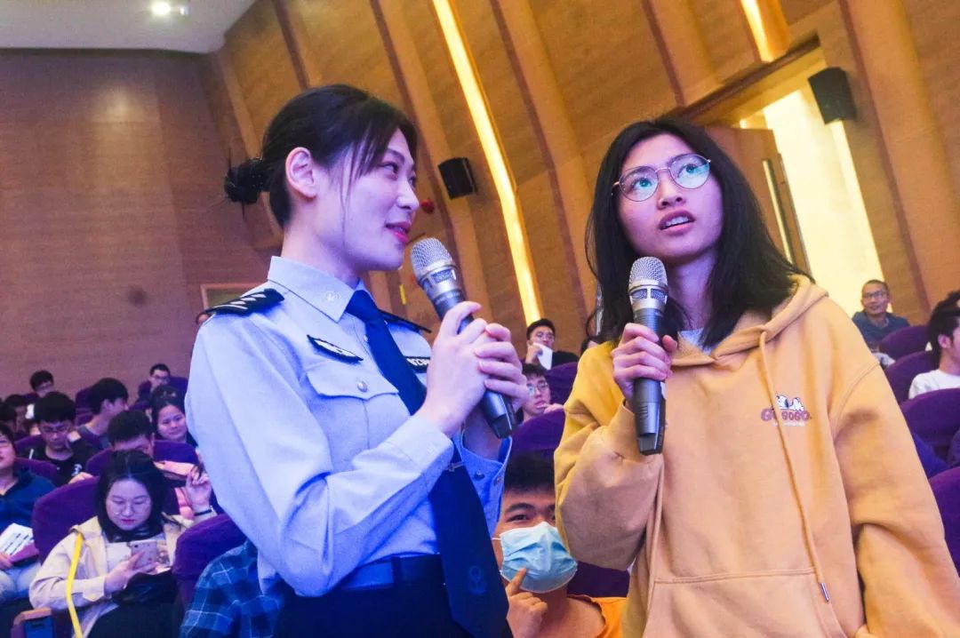 天河｜点赞过万！警花姐姐现身华工，向大学生传授《防骗秘笈》，速速围观