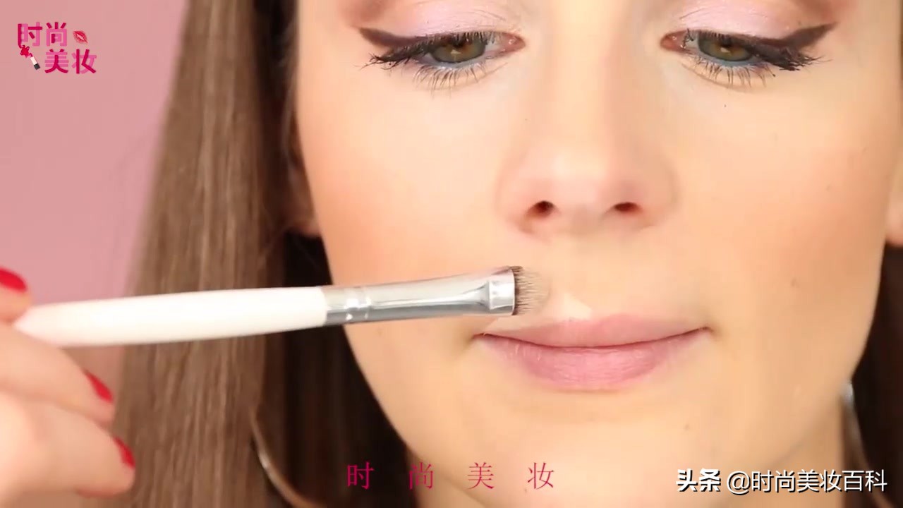 好看的美妆唇妆推荐女,美妆嘴唇的简单画法