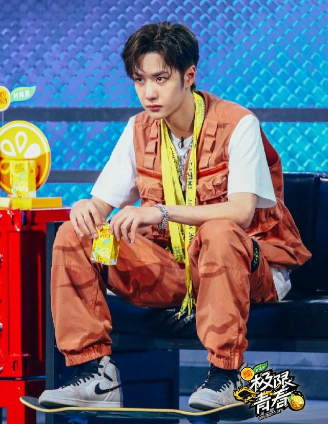 王一博耐克斜挎包内部细节图,王一博耐克斜挎包怎么洗