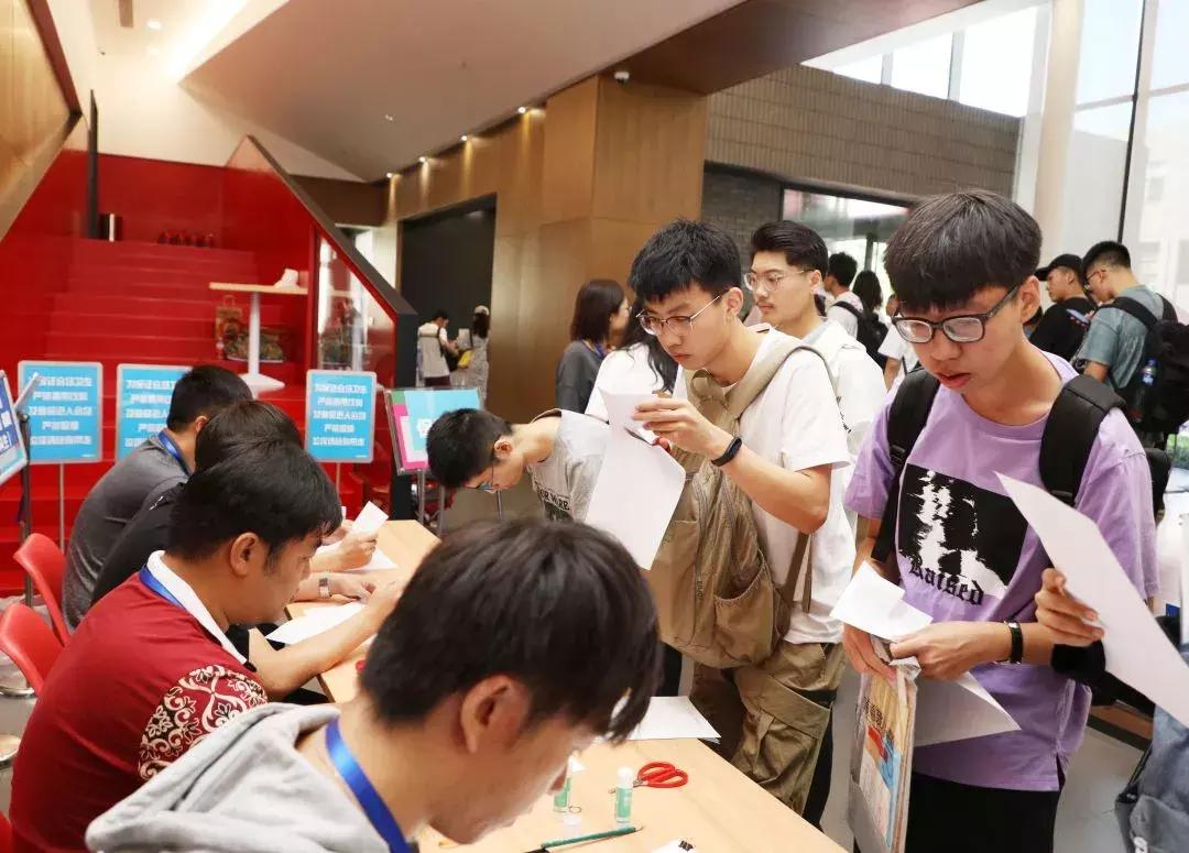 中央美术学院新生报到,中央美术学院2023新生典礼