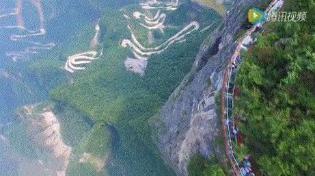 网红玻璃桥悬崖秋千,网红旅游打卡玻璃滑道