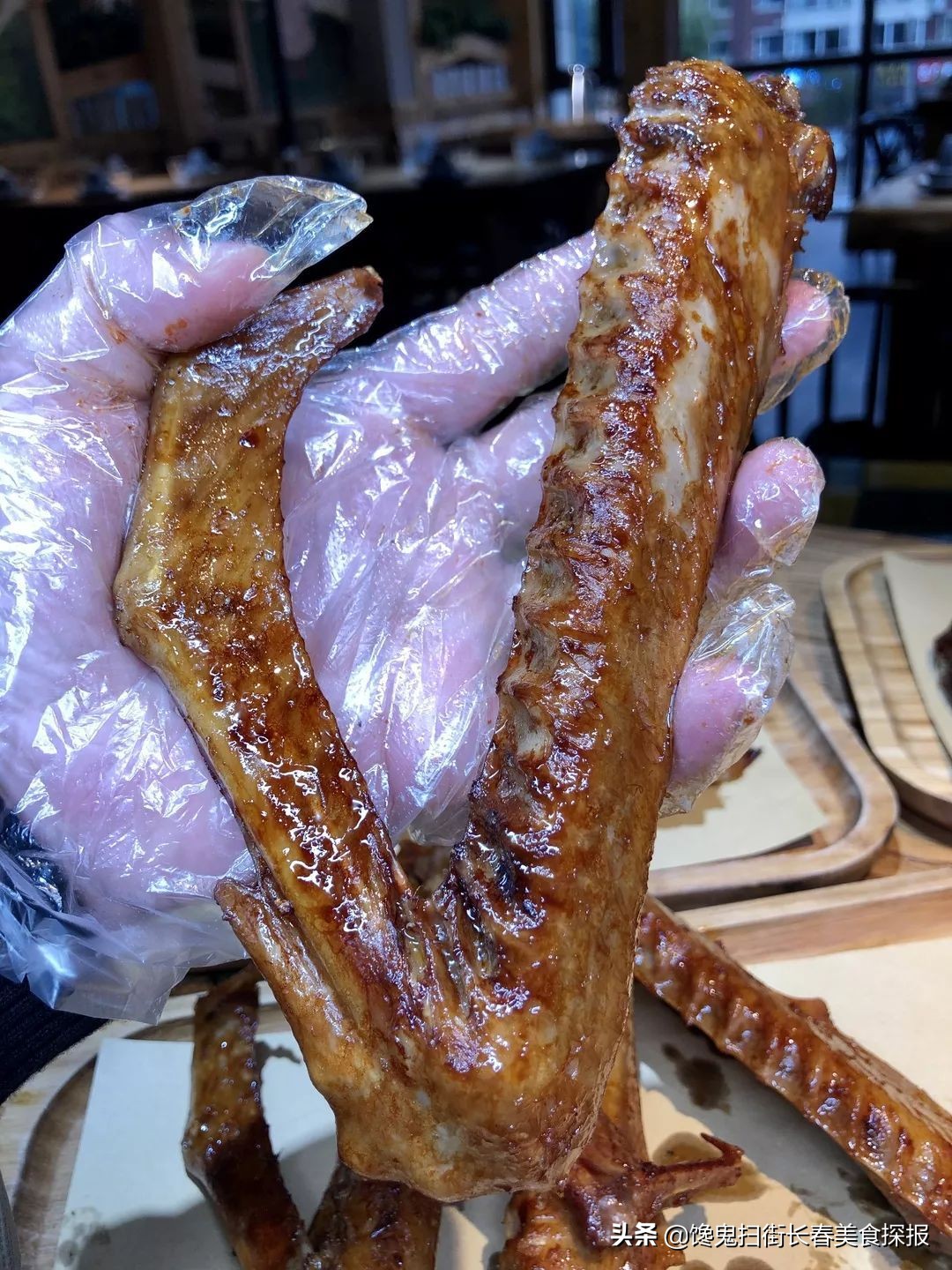 二道老厂区奇店。鹅的一切,全都炭火烤。烤鹅脖大锤抡